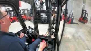 The spacious cab on the H25 from Linde Material Handling