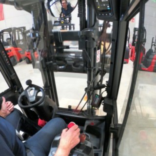 The spacious cab on the H25 from Linde Material Handling