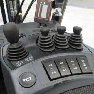 The workspace in the new X25 electric forklift truck from Linde Material Handling
