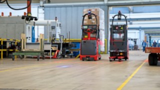 The L-MATIC autonomous pallet stackers at Poloplast have been affectionately christened Tom and Jerry. L-MATIC Autonomous Pallet Stacker from Linde Material Handling