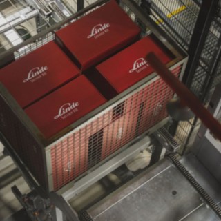 Linde service kits are transported in mesh boxes