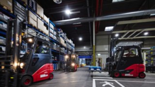 Forklifts with fleet management solution Linde connect in use at automotive supplier SMP 