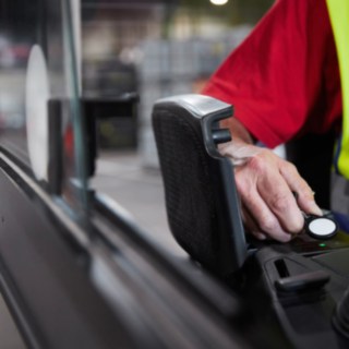 With the acces control function of the Linde connect fleet management software, every driver has his or her own access data.