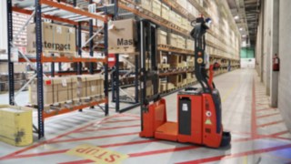 Automated L-MATIC AC pallet stacker from Linde Material Handling operates at Schneider Electric.