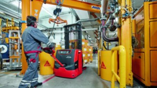 Linde pallet stacker at Sika