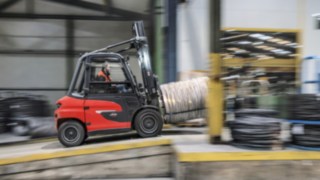The company Westfälische Drahtindustrie is testing the X50 electric forklift truck for heavy loads. The company Westfälische Drahtindustrie is testing the X50 electric forklift truck for heavy loads.