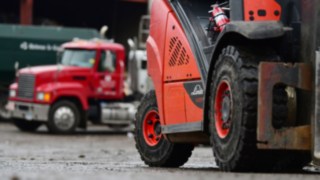 Tyres of a Linde ic-truck at the Willimantic recycling yard