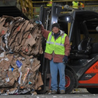 Willimantic employee stands in front of a ic-truck from Linde