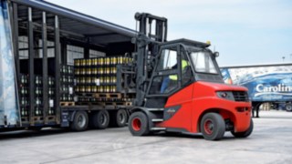 E-truck on the premises of Mineralquellen Wüllner in Bielefeld.