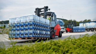 E-truck on the premises of Mineralquellen Wüllner in Bielefeld.