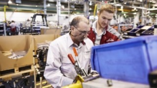 Linde employees in production