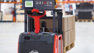 The newly launched robotic stacker Linde L-MATIC L HP and the robotic tractor Linde P-MATIC are easy to install and navigate relying on the warehouse structural elements.