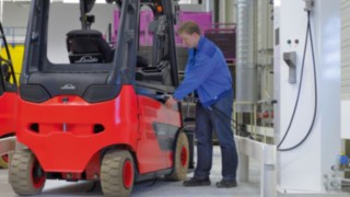 Forklift truck with Linde fuel cell technology refueling.