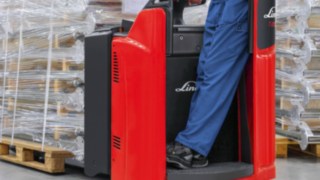 Linde Material Handling optimises platform pallet trucks T 20/T 25 SP Linde Material Handling optimises platform pallet trucks T 20/T 25 SP