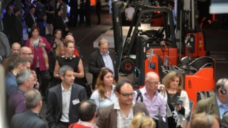 Linde Material Handling presents lithium-ion and fuel cell technology at WoMH Linde Material Handling presents lithium-ion and fuel cell technology at WoMH