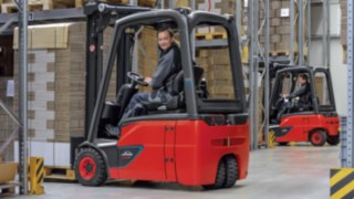 Linde electric counterbalanced trucks with lithium-ion battery