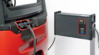 Customers who buy a Linde E14 to E18 ION, will receive a CE-certified complete system consisting of the truck and the battery, which is exactly matched to the application requirements, and together with the charger supplied by Linde, the advantages of the new battery technology can be fully exploited. Customers who buy a Linde E14 to E18 ION, will receive a CE-certified complete system consisting of the truck and the battery, which is exactly matched to the application requirements, and together with the charger supplied by Linde, the advantages of the new battery technology can be fully exploited.