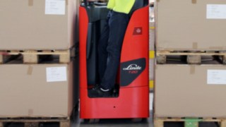stand-on pallet trucks Linde T14 S, T20 S/SF and T25 S/SF