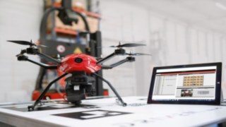 The information captured by the drone is computer documented and can be brought up at any time by means of specific application software, which shows the rack position on the screen, including the corresponding barcode and photo. 