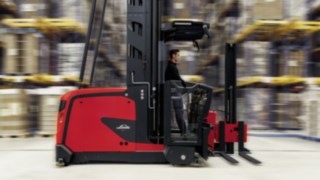 The new K series trucks from Linde Material Handling impress customers with lifting heights of up to 18 meters and improved ergonomics, while simultaneously offering significantly enhanced performance and safety.