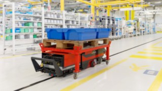 Linde Material Handling presents automated guided cart for production logistics Linde Material Handling presents automated guided cart for production logistics