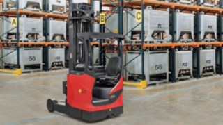 Reach trucks in the load capacity range from 1.4 to 2.5 tons