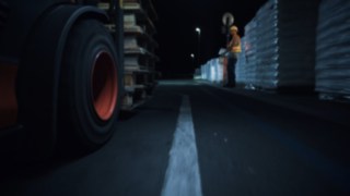 Video about Linde Material Handling’s innovative warning vest The interactive warning vest from Linde Material Handling alerts forklift drivers and pedestrians to hazardous situations.