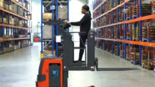 The Linde V08 order picker is designed for frequent picking on the second rack level. The Linde V08 order picker is designed for frequent picking on the second rack level.