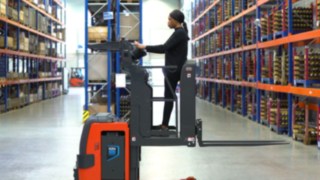 The Linde V08 order picker is designed for frequent picking on the second rack level.