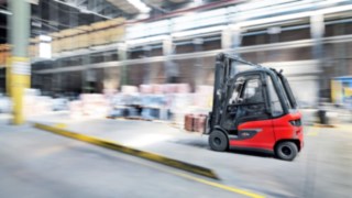 E30 electric forklift from Linde Material Handling with Linde Steer Control