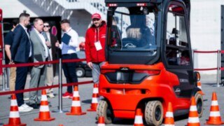 Test drive of the Linde Xi Roadster outdoors