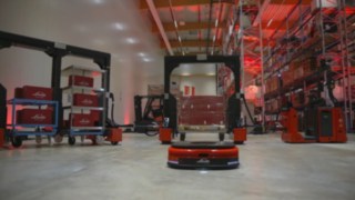 The clever integration of automated and semi-automated solutions significantly improves handling performance and thus the overall material flow in the warehouse. Video about automation solutions from Linde