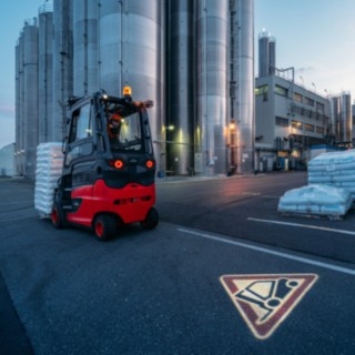 Safety_Quick_Check_Truck_and_pedestrian_recognition