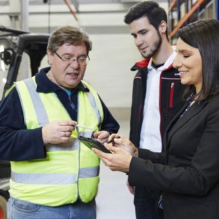 Linde consultant at site Linde consultant with customer at site