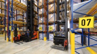 The very narrow aisle trucks from Linde Material Handling at LINHARDT