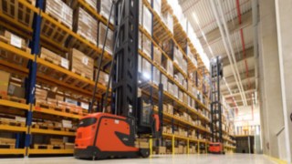 The K combination truck from Linde Material Handling in LINHARDT’s high rack warehouse
