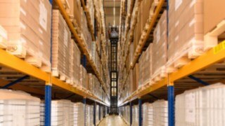Packaging specialist Linhardt has been using trusted logistics solutions from Linde for many years. High rack warehouses at packaging specialist LINHARDT