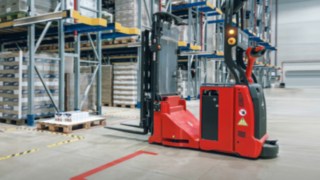 An automated pallet stacker from Linde Material Handling in action.